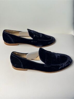Unisex Women’s Size 6 Velvet Penny Loafers in Navy - Classic Slip-On